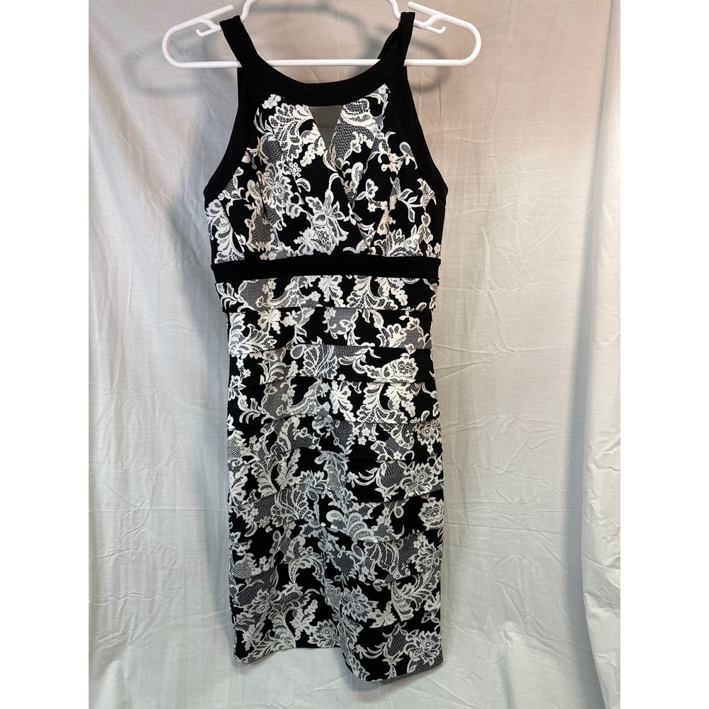 White House Black Market Slimming Black‎ and White Dress Sz 6